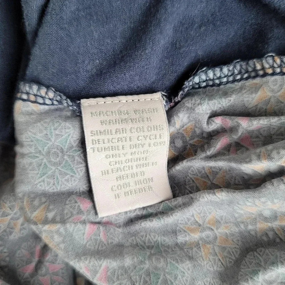 Cabernet Woman's T-Shirt Top Blouse Navy Blue Stretch Back Red Abstract Sz Small - Picture 8 of 13